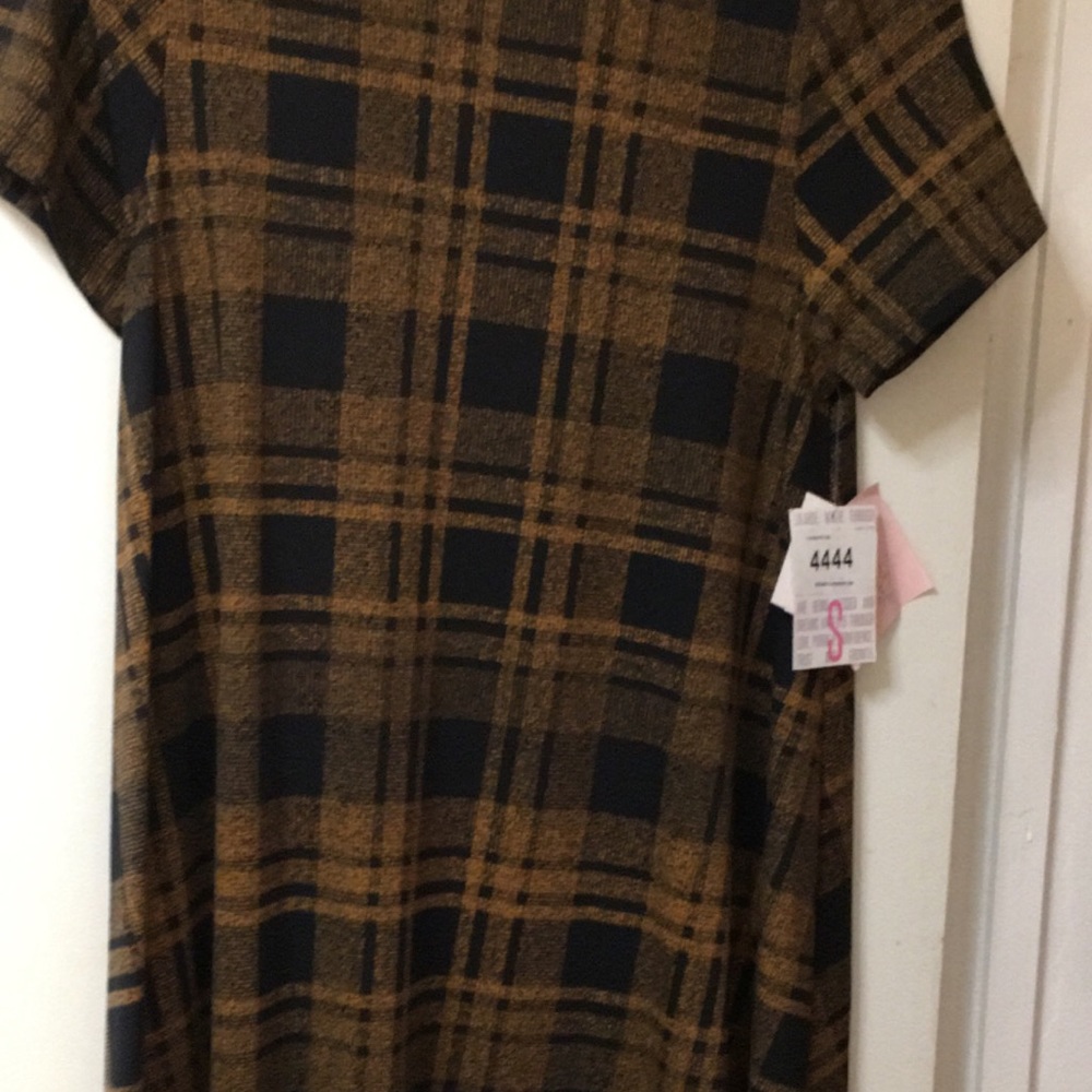 Lularoe carly small nwt plaid